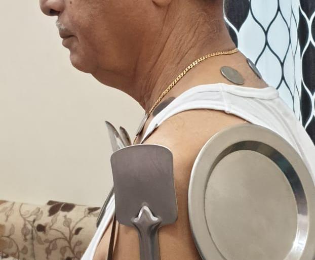 Annis explains that the corona vaccine does not produce magnetism in the body | कोरोना लसीमुळे शरीरात चुंबकत्व तयार होत नसल्याचे अंनिसचे स्पष्टीकरण Annis explains that the corona vaccine does not produce magnetism in the body | कोरोना लसीमुळे शरीरात चुंबकत्व तयार होत नसल्याचे अंनिसचे स्पष्टीकरण