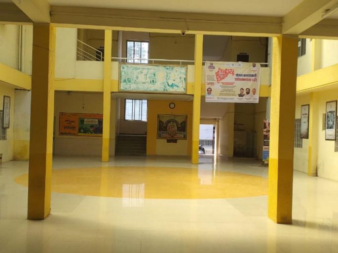 Due to the long march of the employees No Work in the Ahmednagar Municipal Corporation | कर्मचाऱ्यांच्या लाँगमार्चमुळे महापालिकेत शुकशुकाट, अहमदनगरमधील कामकाज ठप्प Due to the long march of the employees No Work in the Ahmednagar Municipal Corporation | कर्मचाऱ्यांच्या लाँगमार्चमुळे महापालिकेत शुकशुकाट, अहमदनगरमधील कामकाज ठप्प