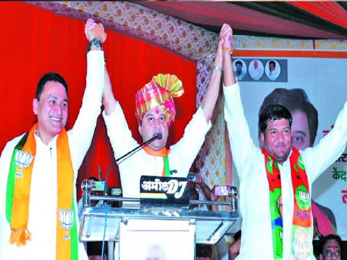 Satyajit Deshmukh-Samrat Mahadik together at a program in Shirala sangli | Sangli News: शिराळ्यात सत्यजीत देशमुख-सम्राट महाडिक 'साथ-साथ' Satyajit Deshmukh-Samrat Mahadik together at a program in Shirala sangli | Sangli News: शिराळ्यात सत्यजीत देशमुख-सम्राट महाडिक 'साथ-साथ'