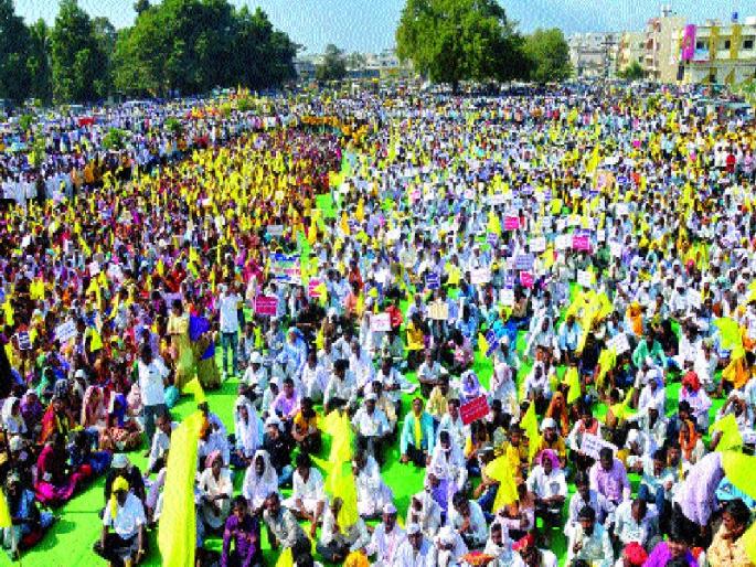 Nanded tribals Elgar! Grand Front on Collectorate's Office | नांदेडमध्ये आदिवासींचा एल्गार! जिल्हाधिकारी कार्यालयावर भव्य मोर्चा Nanded tribals Elgar! Grand Front on Collectorate's Office | नांदेडमध्ये आदिवासींचा एल्गार! जिल्हाधिकारी कार्यालयावर भव्य मोर्चा