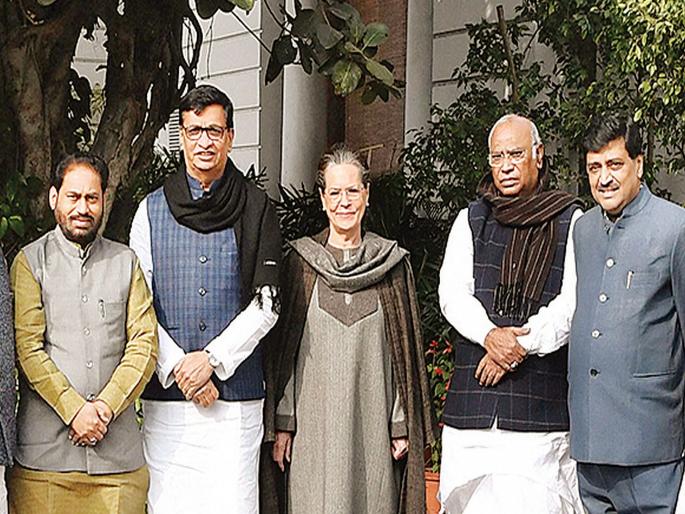 Congress ministers meet Sonia and Rahul Gandhi | काँग्रेस मंत्र्यांनी घेतली सोनिया व राहुल गांधींची भेट Congress ministers meet Sonia and Rahul Gandhi | काँग्रेस मंत्र्यांनी घेतली सोनिया व राहुल गांधींची भेट
