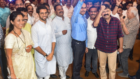 3 ministers win in non-voting constituency; Aditya, Awhad and Tatkare | स्वत:चे मतदान नसलेल्या मतदारसंघात १० मंत्री विजयी; आदित्य, आव्हाड, तटकरे यांचा समावेश 3 ministers win in non-voting constituency; Aditya, Awhad and Tatkare | स्वत:चे मतदान नसलेल्या मतदारसंघात १० मंत्री विजयी; आदित्य, आव्हाड, तटकरे यांचा समावेश