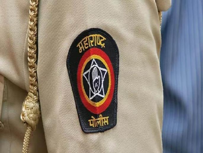 A policeman died of a heart attack while on duty in a vehicle | वाहनात पोलिसाला हार्ट अटॅक ड्युटीवर असताना गेला प्राण A policeman died of a heart attack while on duty in a vehicle | वाहनात पोलिसाला हार्ट अटॅक ड्युटीवर असताना गेला प्राण