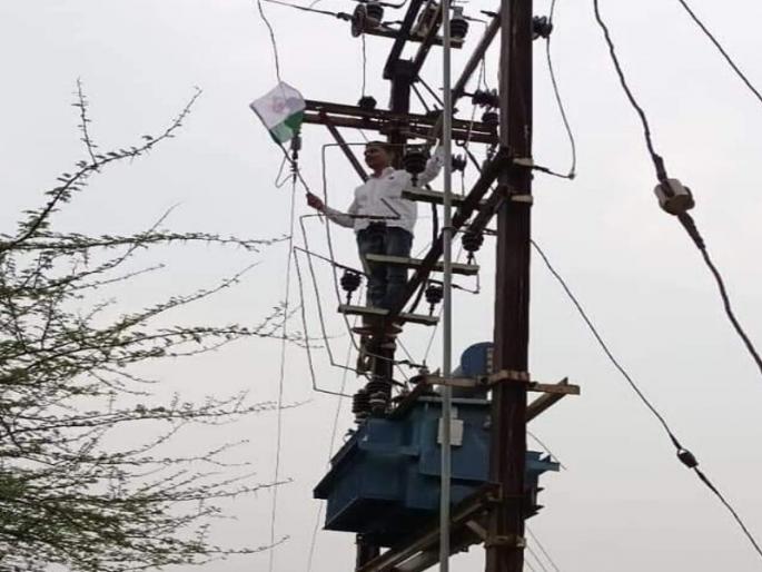 unique agitation of farmers association in Baramati | 'कर कर्जा नहीं देंगे, बिजली का बिल भी नही देंगे', बारामतीत शेतकरी संघटनेचे अनोखे आंदोलन