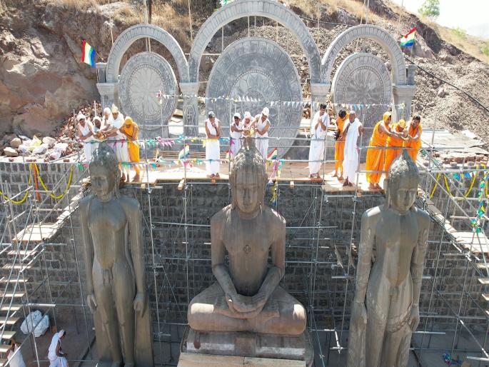 Mahamastakabhishek is celebrated at Dharmagiri in Sangli | Sangli: धर्मगिरीत महामस्तकाभिषेक सोहळ्याने सांगता, पंचकल्याणक महामहोत्सवात हजारो श्रावक-श्राविकांची उपस्थिती