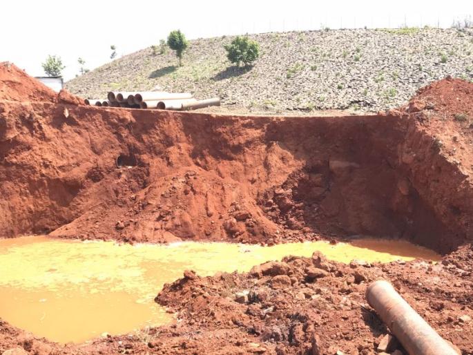 25000 tourist facing problem of water cut off | मुख्य जलवाहिनी फुटल्याने २५ हजार पर्यटकांना फटका, महाबळेश्वरवासीयांवर ऐन हंगामात टंचाईचे संकट 25000 tourist facing problem of water cut off | मुख्य जलवाहिनी फुटल्याने २५ हजार पर्यटकांना फटका, महाबळेश्वरवासीयांवर ऐन हंगामात टंचाईचे संकट