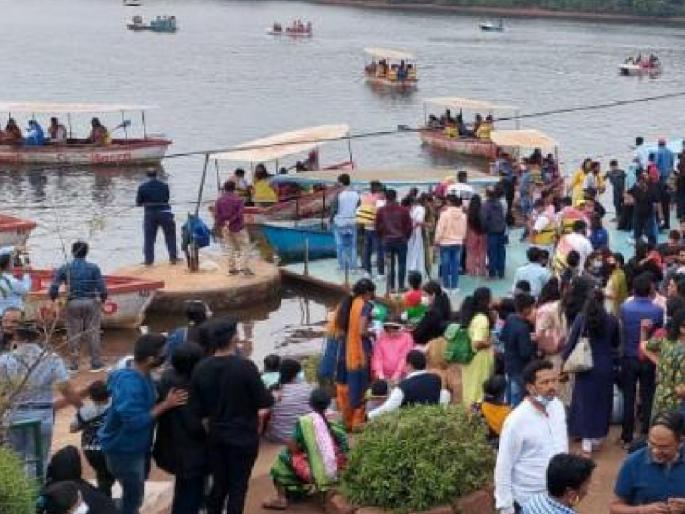 Tourists flock to Mahabaleshwar after Pahalgam terror attack | Satara: हल्ल्यानंतर काश्मीरचे पर्यटक मिनी काश्मीरकडे!; महाबळेश्वरनगरी स्वागताला सज्ज  Tourists flock to Mahabaleshwar after Pahalgam terror attack | Satara: हल्ल्यानंतर काश्मीरचे पर्यटक मिनी काश्मीरकडे!; महाबळेश्वरनगरी स्वागताला सज्ज