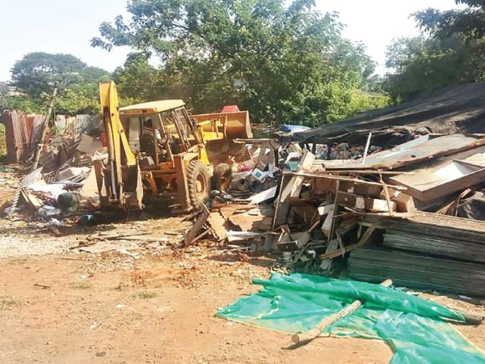 Hammer on five hundred encroachments in three days | तीन दिवसांत पाचशे अतिक्रमणांवर हातोडा Hammer on five hundred encroachments in three days | तीन दिवसांत पाचशे अतिक्रमणांवर हातोडा