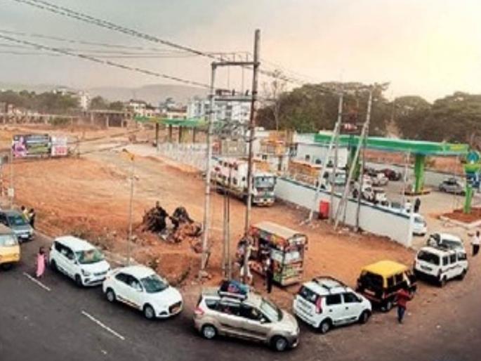cng pump less it runs out of gas within four hours the plight of motorists is happening on the mumbai goa highway | सीएनजी पंप कमी; त्यात चार तासांतच गॅस संपतोय; मुंबई-गोवा महामार्गावर वाहनचालकांचे होताहेत हाल cng pump less it runs out of gas within four hours the plight of motorists is happening on the mumbai goa highway | सीएनजी पंप कमी; त्यात चार तासांतच गॅस संपतोय; मुंबई-गोवा महामार्गावर वाहनचालकांचे होताहेत हाल