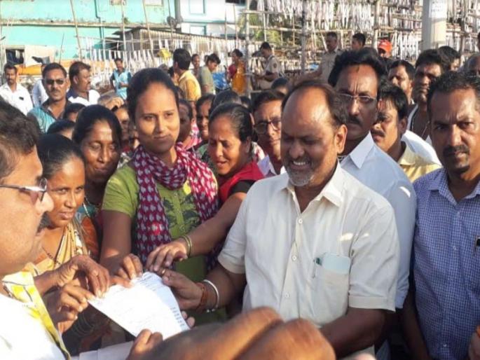 Mahadev Jankar assured that the government is ready to help to fishermen | मच्छिमारांसाठी शासन तिजोरी रिकामी करण्यासही तयार, महादेव जानकर यांचे आश्वासन