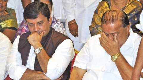 Ghaghal during the speech of Dhananjay Mahadik of Kagla | Video - कागलला धनंजय महाडिक यांच्या भाषणावेळी गोंधळ Ghaghal during the speech of Dhananjay Mahadik of Kagla | Video - कागलला धनंजय महाडिक यांच्या भाषणावेळी गोंधळ