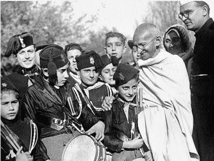The thoughts of Mahatma Gandhi should be practiced | महात्मा गांधींच्या विचारांचे आचरण व्हायला हवे The thoughts of Mahatma Gandhi should be practiced | महात्मा गांधींच्या विचारांचे आचरण व्हायला हवे