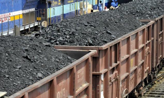 WCL disrupts Mahagenco's coal supply | वेकोलिने रोखला महाजेनकोचा कोळसा पुरवठा WCL disrupts Mahagenco's coal supply | वेकोलिने रोखला महाजेनकोचा कोळसा पुरवठा