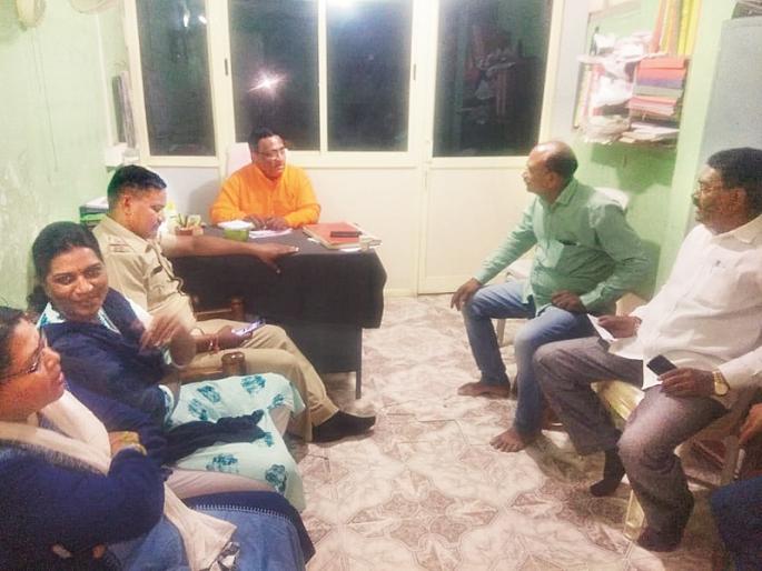 Activist arrest on the background of Mahajanadesh Yatra; 15 people were taken into police custody | महाजनादेश यात्रेत दमणतंत्र; १५ जणांना पोलिसांनी घेतले ताब्यात   Activist arrest on the background of Mahajanadesh Yatra; 15 people were taken into police custody | महाजनादेश यात्रेत दमणतंत्र; १५ जणांना पोलिसांनी घेतले ताब्यात