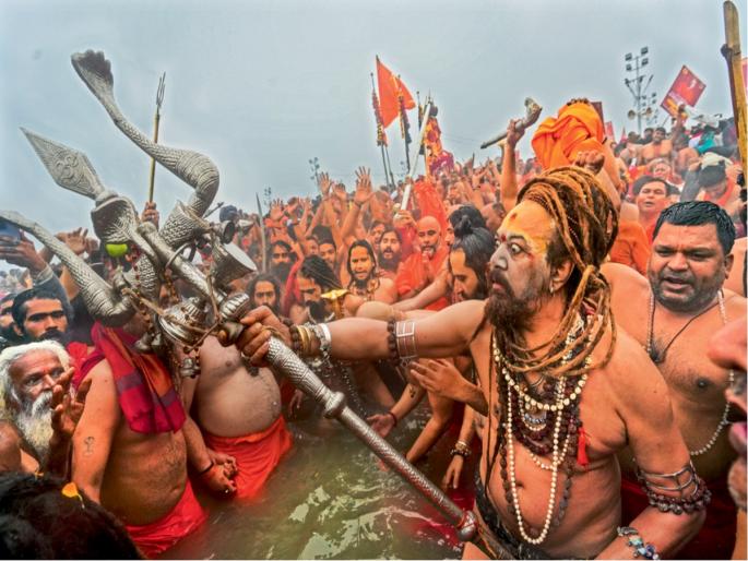 MahaKumbh 2025: Har Har Ganga... 3.50 crore devotees take nectar bath at Mahakumbh Mela on Makar Sankranti | हर हर गंगे... मकर संक्रांतीला महाकुंभमेळ्यात ३.५० कोटी भाविकांचे अमृतस्नान MahaKumbh 2025: Har Har Ganga... 3.50 crore devotees take nectar bath at Mahakumbh Mela on Makar Sankranti | हर हर गंगे... मकर संक्रांतीला महाकुंभमेळ्यात ३.५० कोटी भाविकांचे अमृतस्नान