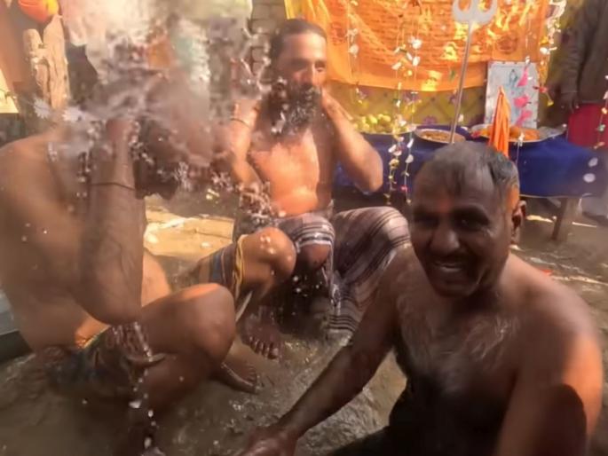 mahakumbh 2025 in pakistan Har-Har Mahadev' in Pakistan too! This is how Hindus celebrate Mahakumbh; Watch VIDEO | पाकिस्तानातही 'हर-हर महादेव'! अशा पद्धतीनं सुरू आहे हिंदूंचं महाकुंभ सेलिब्रेशन; बघा VIDEO  mahakumbh 2025 in pakistan Har-Har Mahadev' in Pakistan too! This is how Hindus celebrate Mahakumbh; Watch VIDEO | पाकिस्तानातही 'हर-हर महादेव'! अशा पद्धतीनं सुरू आहे हिंदूंचं महाकुंभ सेलिब्रेशन; बघा VIDEO