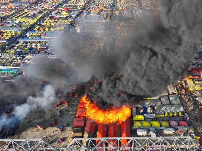 Trailer on fire in Mahakumbh, picture still pending Threatening note found at ABVP office gate | "महाकुंभमध्ये आग ट्रेलर, पिक्चर अजून बाकी..."; एबीव्हीपी कार्यालयाच्या गेटवर सापडली धमकीची चिठ्ठी Trailer on fire in Mahakumbh, picture still pending Threatening note found at ABVP office gate | "महाकुंभमध्ये आग ट्रेलर, पिक्चर अजून बाकी..."; एबीव्हीपी कार्यालयाच्या गेटवर सापडली धमकीची चिठ्ठी