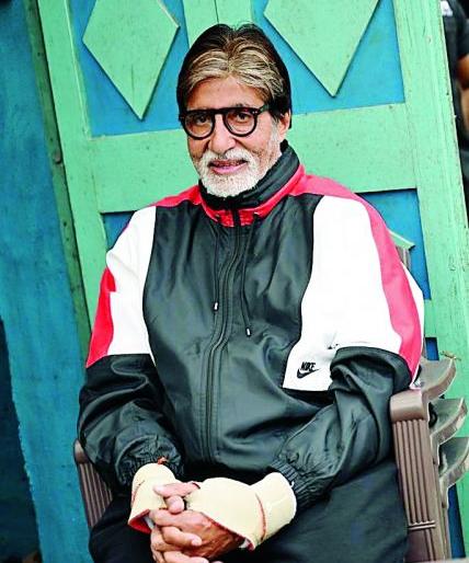 Finally Nagpurian seen Mahanayaka | अखेर महानायकाचे झाले दर्शन Finally Nagpurian seen Mahanayaka | अखेर महानायकाचे झाले दर्शन