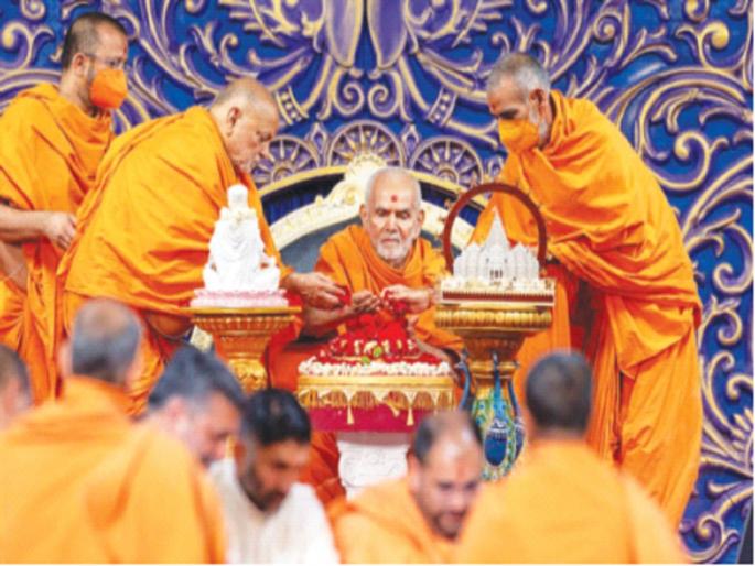 Chief Swami Maharaj Was Humanitarian, Selfless : Mahant Swami Maharaj, Festival at Akshardham Temple in America | प्रमुख स्वामी महाराज होते मानवतावादी, नि:स्वार्थी : महंत स्वामी महाराज, अमेरिकेत अक्षरधाम मंदिरात महोत्सव Chief Swami Maharaj Was Humanitarian, Selfless : Mahant Swami Maharaj, Festival at Akshardham Temple in America | प्रमुख स्वामी महाराज होते मानवतावादी, नि:स्वार्थी : महंत स्वामी महाराज, अमेरिकेत अक्षरधाम मंदिरात महोत्सव