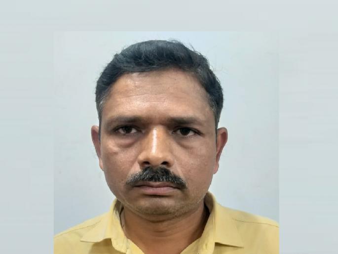 Junior engineer of Kolhapur Municipal Corporation arrested while accepting bribe of ten thousand | Bribe Case: दहा हजाराची लाच स्वीकारताना कोल्हापूर महापालिकेच्या कनिष्ठ अभियंत्यास अटक Junior engineer of Kolhapur Municipal Corporation arrested while accepting bribe of ten thousand | Bribe Case: दहा हजाराची लाच स्वीकारताना कोल्हापूर महापालिकेच्या कनिष्ठ अभियंत्यास अटक