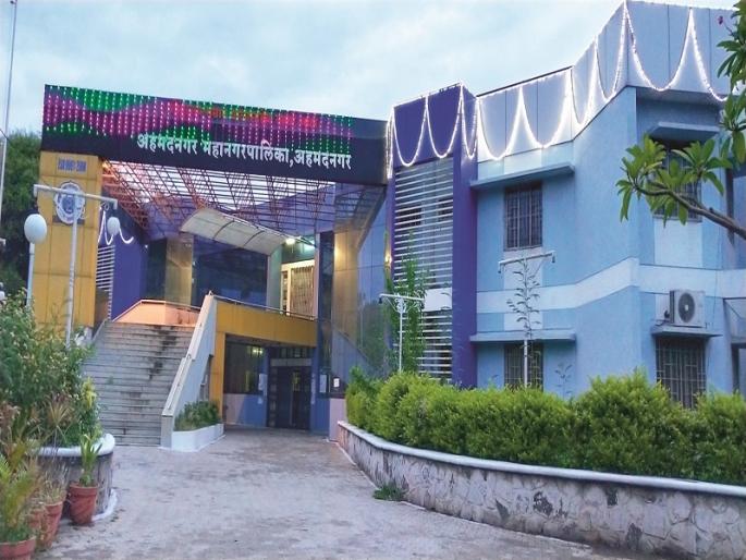 Why shelter ‘those’ nine laborers ?; Police plead to Municipal Corporation | ‘त्या’ नऊ मजुरांना निवारा देता का निवारा ?; पोलिसांची नगर महापालिकेकडे याचना