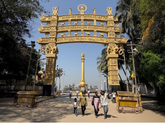 Planning for Mahaparinirvana Day at Dadar station, 400 police officers and employees deployed | Mahaparinirvan Din 2025: महापरिनिर्वाण दिनासाठी दादर स्टेशनवर नियोजन, ४०० पोलिस अधिकारी अन् कर्मचाऱ्यांची फौज तैनात