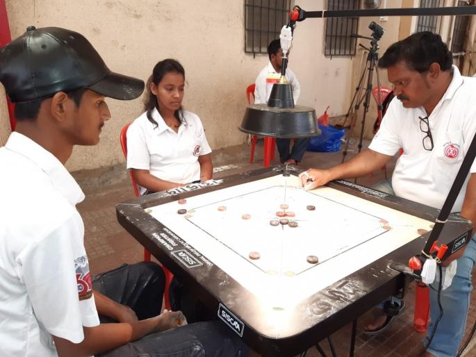 Mayor Trophy Carrom Competition: navin Patil is winner | महापौर चषक कॅरम स्पर्धा : नवीन पाटिल विजेता Mayor Trophy Carrom Competition: navin Patil is winner | महापौर चषक कॅरम स्पर्धा : नवीन पाटिल विजेता