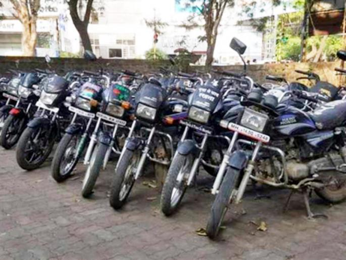 Billions traded in second-hand car market, police raid to find stolen goods | सेकंडहॅन्ड गाड्यांच्या बाजारात कोट्यवधींची उलाढाल, चोरीचा व्यवहार शोधण्यासाठी पोलिसांची धाड Billions traded in second-hand car market, police raid to find stolen goods | सेकंडहॅन्ड गाड्यांच्या बाजारात कोट्यवधींची उलाढाल, चोरीचा व्यवहार शोधण्यासाठी पोलिसांची धाड