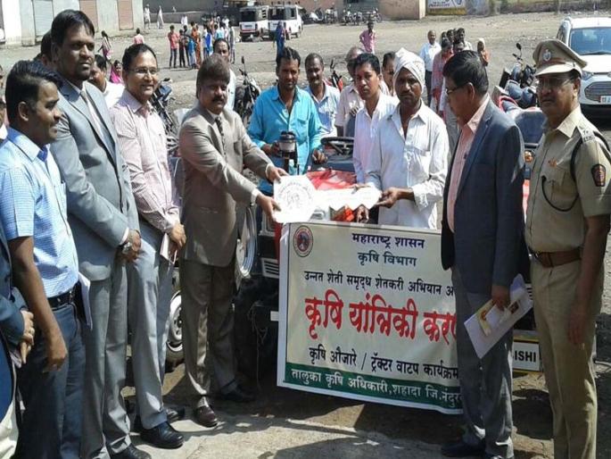 Public awareness of 50 stalls in Shahada: Maharajash campaign | शहाद्यात 50 स्टॉलद्वारे योजनांची जनजागृती : महाराजस्व अभियान