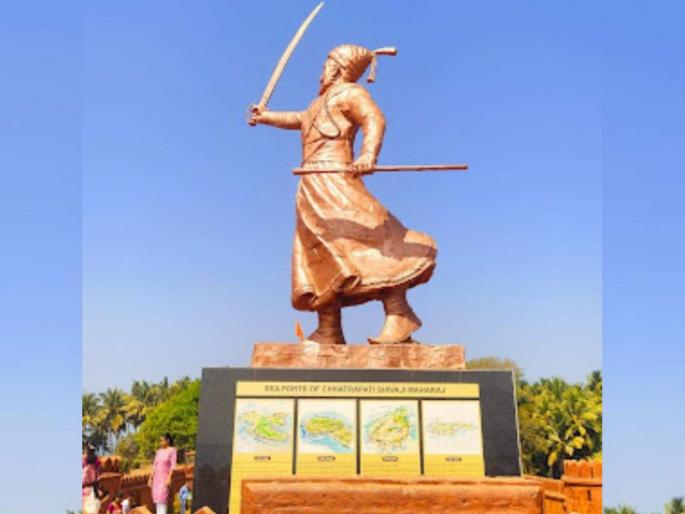 Statue of Shivaji Maharaj on Malvan Rajkot beach collapses, Shiv lovers angry over shoddy construction | मालवणच्या राजकोट किनाऱ्यावरील शिवाजी महाराजांचा भव्य पुतळा कोसळला, निकृष्ट बांधकामावर शिवप्रेमी संतप्त Statue of Shivaji Maharaj on Malvan Rajkot beach collapses, Shiv lovers angry over shoddy construction | मालवणच्या राजकोट किनाऱ्यावरील शिवाजी महाराजांचा भव्य पुतळा कोसळला, निकृष्ट बांधकामावर शिवप्रेमी संतप्त