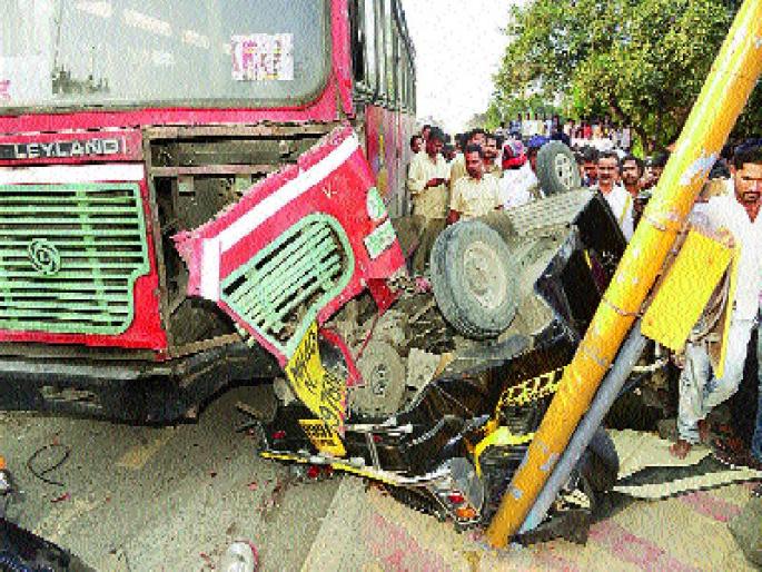 Thirteen killed in accident across the state, three victims of Mumbai-Pune road; Five of the fishermen, the deaths of four in Nashik | राज्यभरात अपघातांत तेरा ठार, मुंबई-पुणे मार्गावर तिघांचा बळी; खान्देशातील पाच, नाशकातील चौघांचा मृत्यू Thirteen killed in accident across the state, three victims of Mumbai-Pune road; Five of the fishermen, the deaths of four in Nashik | राज्यभरात अपघातांत तेरा ठार, मुंबई-पुणे मार्गावर तिघांचा बळी; खान्देशातील पाच, नाशकातील चौघांचा मृत्यू