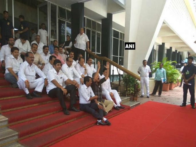 Sonu, do not trust your government? | सोनू,तुझा सरकारवर भरवसा नाय का? Sonu, do not trust your government? | सोनू,तुझा सरकारवर भरवसा नाय का?