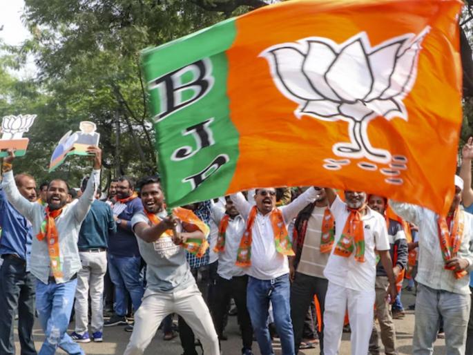 BJP workers will get 1,94,000 chairs for those who lift the flag. | सतरंज्या उचलणाऱ्यांना मिळणार १,९४,००० खुर्च्या; महसूल विभागाने 'जीआर' काढला BJP workers will get 1,94,000 chairs for those who lift the flag. | सतरंज्या उचलणाऱ्यांना मिळणार १,९४,००० खुर्च्या; महसूल विभागाने 'जीआर' काढला