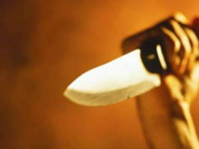 MLA Pratap Adsad's sister stabbed; seriously injured  | आमदार प्रताप अडसड यांच्या भगिनीवर चाकूहल्ला; तर जळगावात उमेदवारावर गोळीबार MLA Pratap Adsad's sister stabbed; seriously injured  | आमदार प्रताप अडसड यांच्या भगिनीवर चाकूहल्ला; तर जळगावात उमेदवारावर गोळीबार