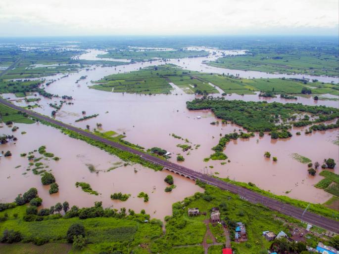 do not collect loan recovery from flood victims banks warned to file criminal charges | पूरग्रस्तांच्या मदतीतून कर्जवसुली करू नका; फौजदारी गुन्हा दाखल करण्याची बँकांना तंबी do not collect loan recovery from flood victims banks warned to file criminal charges | पूरग्रस्तांच्या मदतीतून कर्जवसुली करू नका; फौजदारी गुन्हा दाखल करण्याची बँकांना तंबी