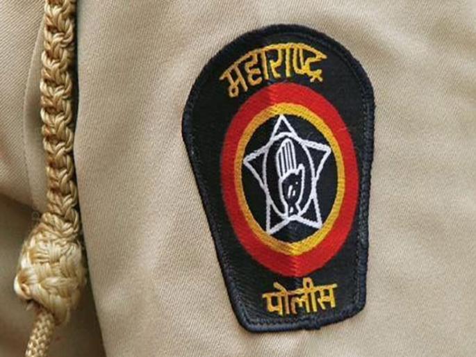 A police sub-inspector demanded a bribe of Rs 50,000 to recover the stolen car | चोरी झालेली कार परत मिळवून देण्यासाठी पोलीस उपनिरीक्षकाने मागितली ५० हजारांची लाच A police sub-inspector demanded a bribe of Rs 50,000 to recover the stolen car | चोरी झालेली कार परत मिळवून देण्यासाठी पोलीस उपनिरीक्षकाने मागितली ५० हजारांची लाच