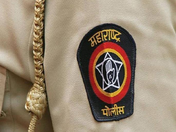 Abusing police for debt recovery; A case of extortion has been registered against the women in the bank | कर्जवसुलीसाठी पोलिसाला शिवीगाळ; बँकेतील महिलांवर खंडणीचा गुन्हा दाखल Abusing police for debt recovery; A case of extortion has been registered against the women in the bank | कर्जवसुलीसाठी पोलिसाला शिवीगाळ; बँकेतील महिलांवर खंडणीचा गुन्हा दाखल