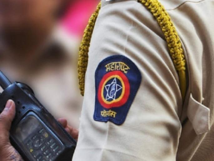 Police received Raksha Bandhan gifts 100 inspectors promoted to senior status | पोलिसांना मिळाले रक्षाबंधनाचे गिफ्ट; १०० निरीक्षकांना ‘वरिष्ठ’पदी बढती, मुंबई पोलिस दलात मोठे फेरबदल Police received Raksha Bandhan gifts 100 inspectors promoted to senior status | पोलिसांना मिळाले रक्षाबंधनाचे गिफ्ट; १०० निरीक्षकांना ‘वरिष्ठ’पदी बढती, मुंबई पोलिस दलात मोठे फेरबदल