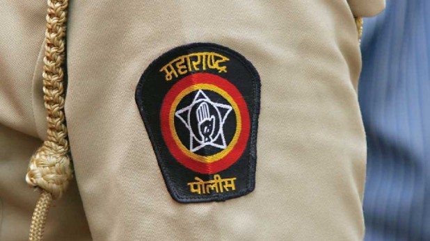 A 28-year-old mental patient returned to his family due to police vigilance | पोलिसांच्या सतर्कतेमुळे २८ वर्षांचा मानसिक रुग्ण कुटुंबामध्ये परतला A 28-year-old mental patient returned to his family due to police vigilance | पोलिसांच्या सतर्कतेमुळे २८ वर्षांचा मानसिक रुग्ण कुटुंबामध्ये परतला