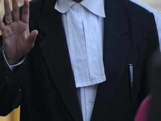 'Put on a mask, Vakilsaheb ...' said the police and the case was set on fire. | 'मास्क लावा वकीलसाहेब...' पोलिसाने एवढेच म्हटले आणि प्रकरण 'असे' पेटले.. 'Put on a mask, Vakilsaheb ...' said the police and the case was set on fire. | 'मास्क लावा वकीलसाहेब...' पोलिसाने एवढेच म्हटले आणि प्रकरण 'असे' पेटले..