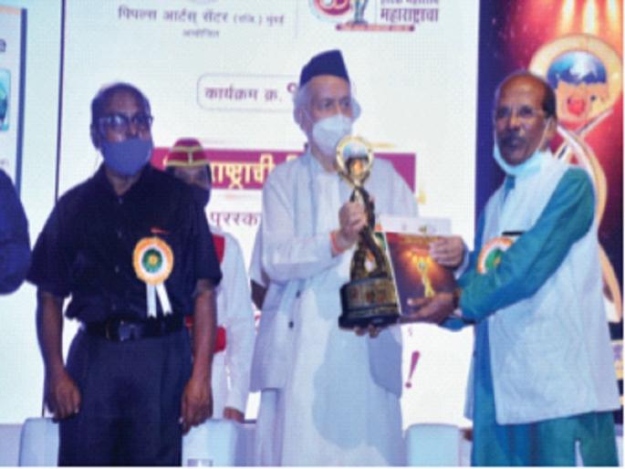 Usha Mangeshkar, Bhimrao Panchale awarded 'Maharashtrachi Girishikhare' award | उषा मंगेशकर, भीमराव पांचाळे यांना ‘महाराष्ट्राची गिरिशिखरे’ पुरस्कार Usha Mangeshkar, Bhimrao Panchale awarded 'Maharashtrachi Girishikhare' award | उषा मंगेशकर, भीमराव पांचाळे यांना ‘महाराष्ट्राची गिरिशिखरे’ पुरस्कार