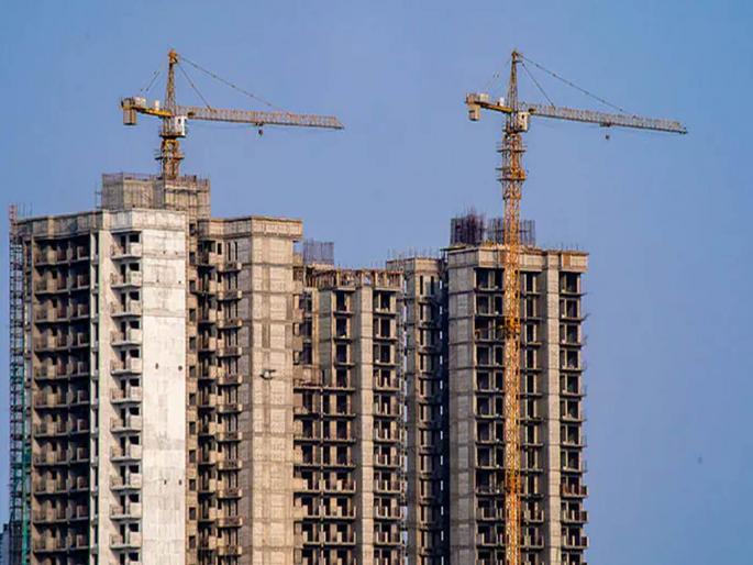 Maharera issued show cause notices to more than 19,000 projects in December in a blow to the developers | बिल्डरांना दणका, घर खरेदीदारांना फायदा; प्रकल्प नूतनीकरणासाठी आले ७०४ अर्ज Maharera issued show cause notices to more than 19,000 projects in December in a blow to the developers | बिल्डरांना दणका, घर खरेदीदारांना फायदा; प्रकल्प नूतनीकरणासाठी आले ७०४ अर्ज