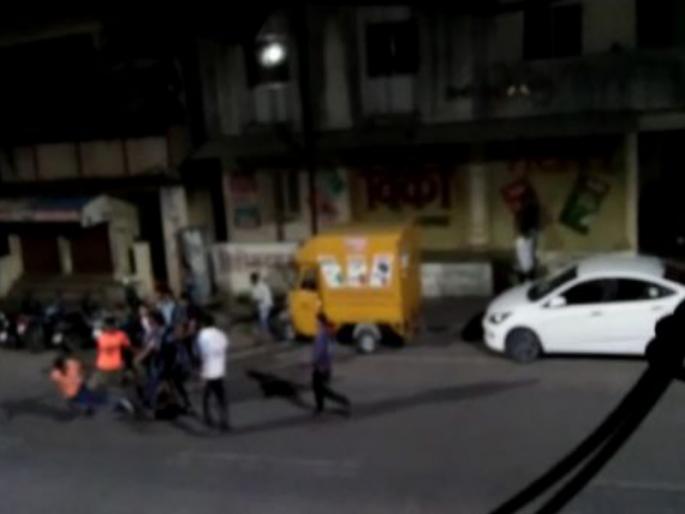 Two groups clash in Maharshi Nagar, pune in midnight; Swargate police action | पुण्यातील महर्षीनगरमध्ये मध्यरात्री दोन गटात हाणामारी; स्वारगेट पोलिसांत फिर्याद Two groups clash in Maharshi Nagar, pune in midnight; Swargate police action | पुण्यातील महर्षीनगरमध्ये मध्यरात्री दोन गटात हाणामारी; स्वारगेट पोलिसांत फिर्याद