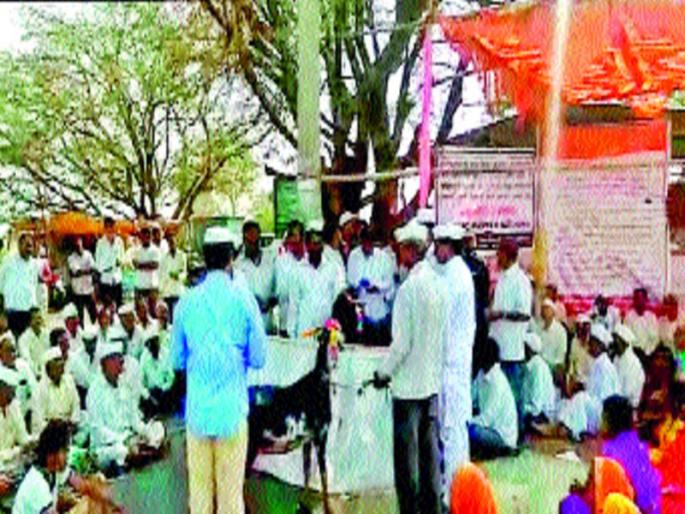 goat's wedding for water | पाण्यासाठी शेळीचे लग्न बोकडाशी, अनोख्या पद्धतीने केला शासनाचा निषेध