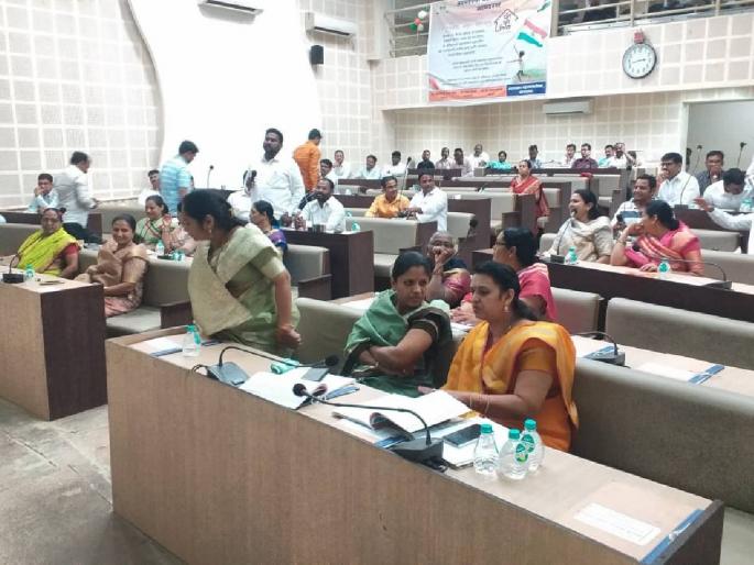 The budget was left aside; Garbage, dogs, streams and drains are discussed only in the municipal corporation | अर्थसंकल्प राहिला बाजूला; कचरा, कुत्रे, ओढे-नाल्यांवरच रंगली चर्चा, नगर महापालिकेतील प्रकार The budget was left aside; Garbage, dogs, streams and drains are discussed only in the municipal corporation | अर्थसंकल्प राहिला बाजूला; कचरा, कुत्रे, ओढे-नाल्यांवरच रंगली चर्चा, नगर महापालिकेतील प्रकार