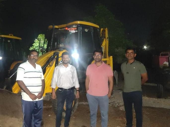Ahmednagar: Illegal extraction of acne; JCB, tractor seized, revenue department action at Kauthe Dhandarphal | Ahmednagar: मुरुमाचे अवैधरित्या उत्खनन ; जेसीबी, ट्रॅक्टर जप्त, कौठे धांदरफळ येथे महसूल विभागाची कारवाई Ahmednagar: Illegal extraction of acne; JCB, tractor seized, revenue department action at Kauthe Dhandarphal | Ahmednagar: मुरुमाचे अवैधरित्या उत्खनन ; जेसीबी, ट्रॅक्टर जप्त, कौठे धांदरफळ येथे महसूल विभागाची कारवाई