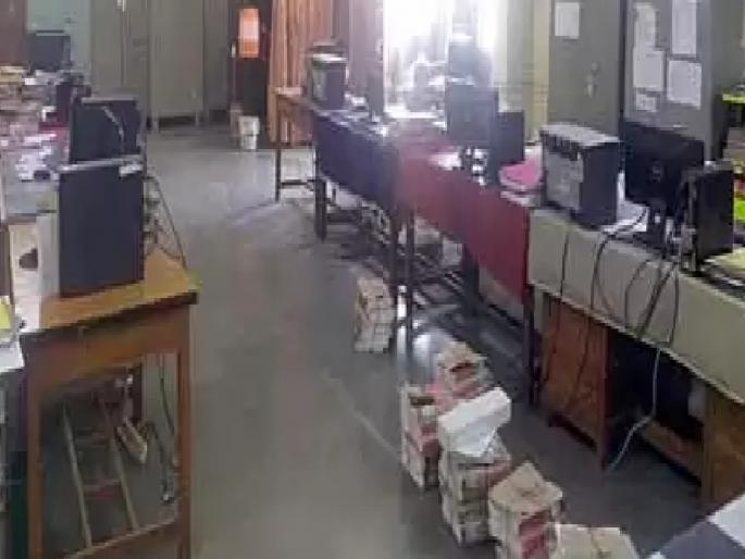 Operation completely halted due to strike of revenue employees | महसूल कर्मचाऱ्यांच्या संपामुळे कामकाज पूर्णपणे ठप्प Operation completely halted due to strike of revenue employees | महसूल कर्मचाऱ्यांच्या संपामुळे कामकाज पूर्णपणे ठप्प