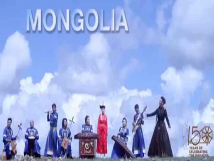 Gandhi Jayanti: mahatma gandhi bhajan vaishnav jan to pakistani singer 124 country | Gandhi Jayanti : पाकसह 124 देशांच्या गायकांनी गायले बापूंचे भजन Gandhi Jayanti: mahatma gandhi bhajan vaishnav jan to pakistani singer 124 country | Gandhi Jayanti : पाकसह 124 देशांच्या गायकांनी गायले बापूंचे भजन