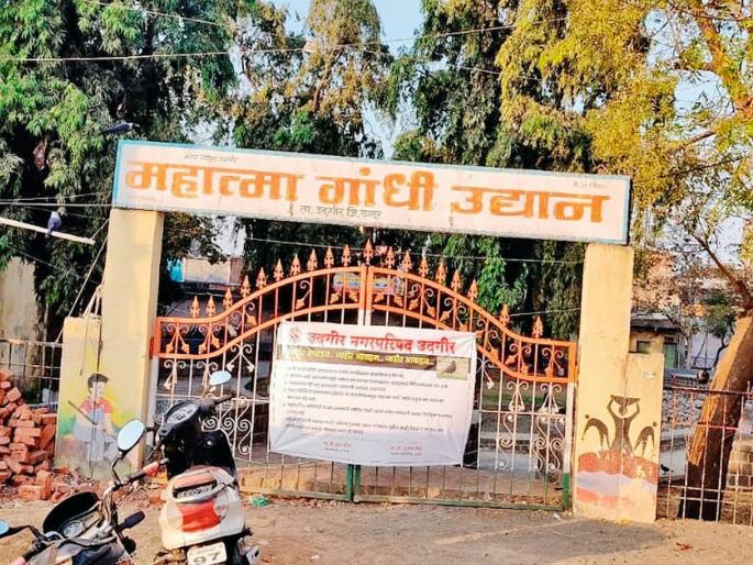 The area within a ten-km radius of the area where the crows died has been declared an 'alert zone'. | कावळ्यांचा मृत्यू झालेल्या परिसरातील दहा किमी त्रिज्येतील क्षेत्र ‘अलर्ट झोन’