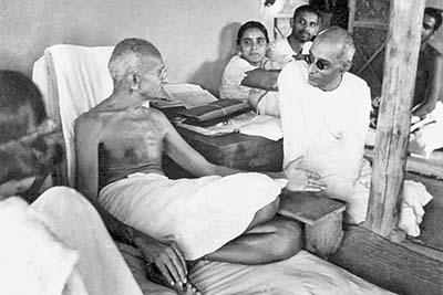 For every question of the universe, there is a solution in Gandhi thought, explains senior thinker Dr Abhay Bang | प्रश्न विश्वाचे, उपाय गांधींचे! For every question of the universe, there is a solution in Gandhi thought, explains senior thinker Dr Abhay Bang | प्रश्न विश्वाचे, उपाय गांधींचे!